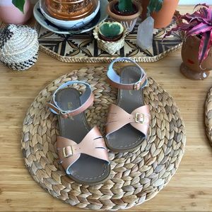 Classic Salt Water sandals in EUC! W8